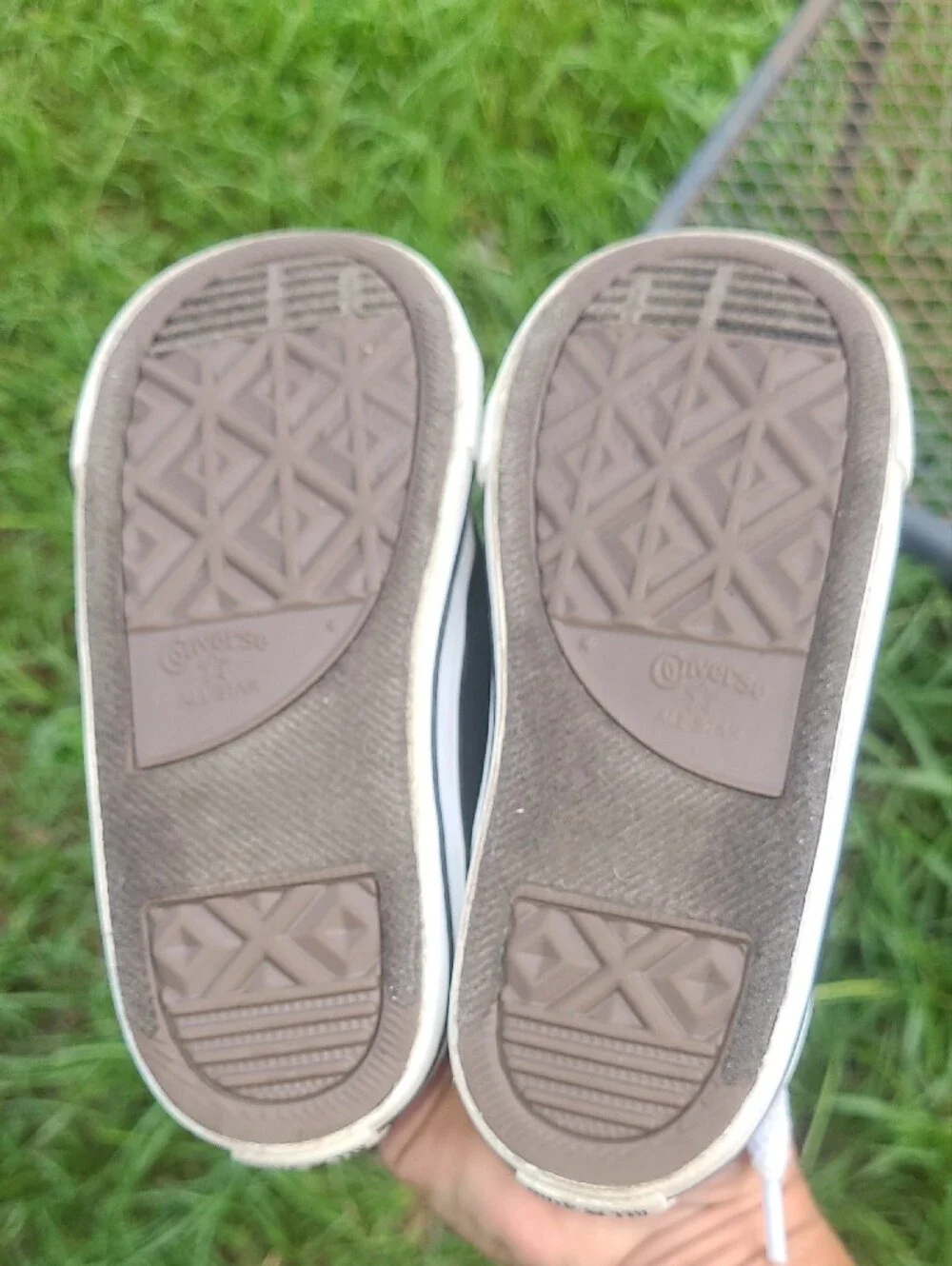 Converse Kids Black & White Low Top Sneakers Size 9